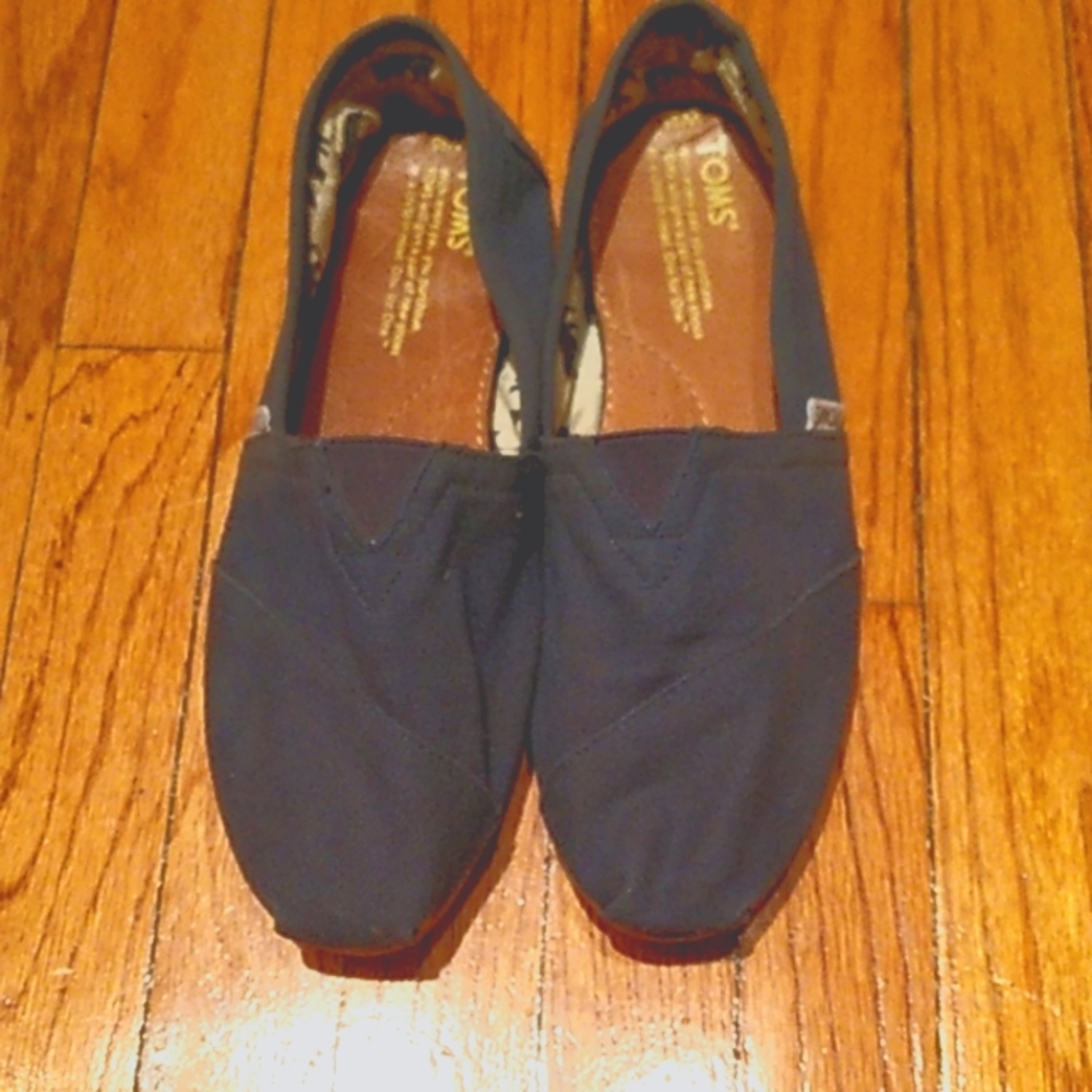 Toms Shoes